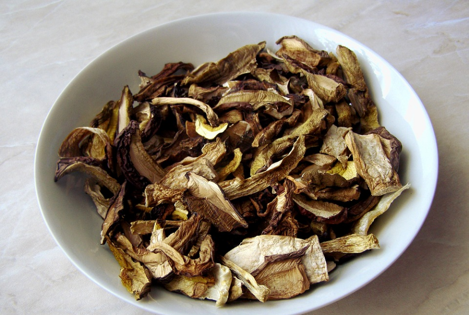 dried mushrooms in a bowl